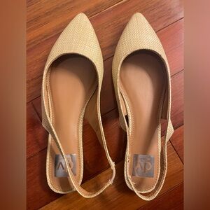 Never worn dolce vita slingback flats beige basket weave style women’s size 8.5